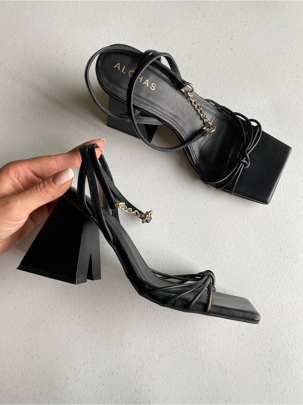 Alohas size 36 black leather Strappy metal chain tie block heel sandal